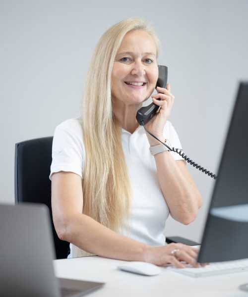 Tanja am Telefon